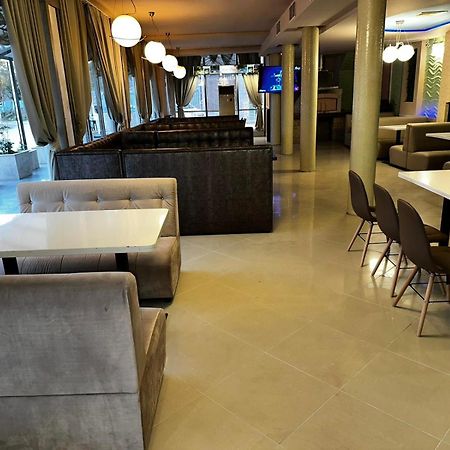 Apartments Devora 1 & Bar & Restaurant Varna ภายนอก รูปภาพ