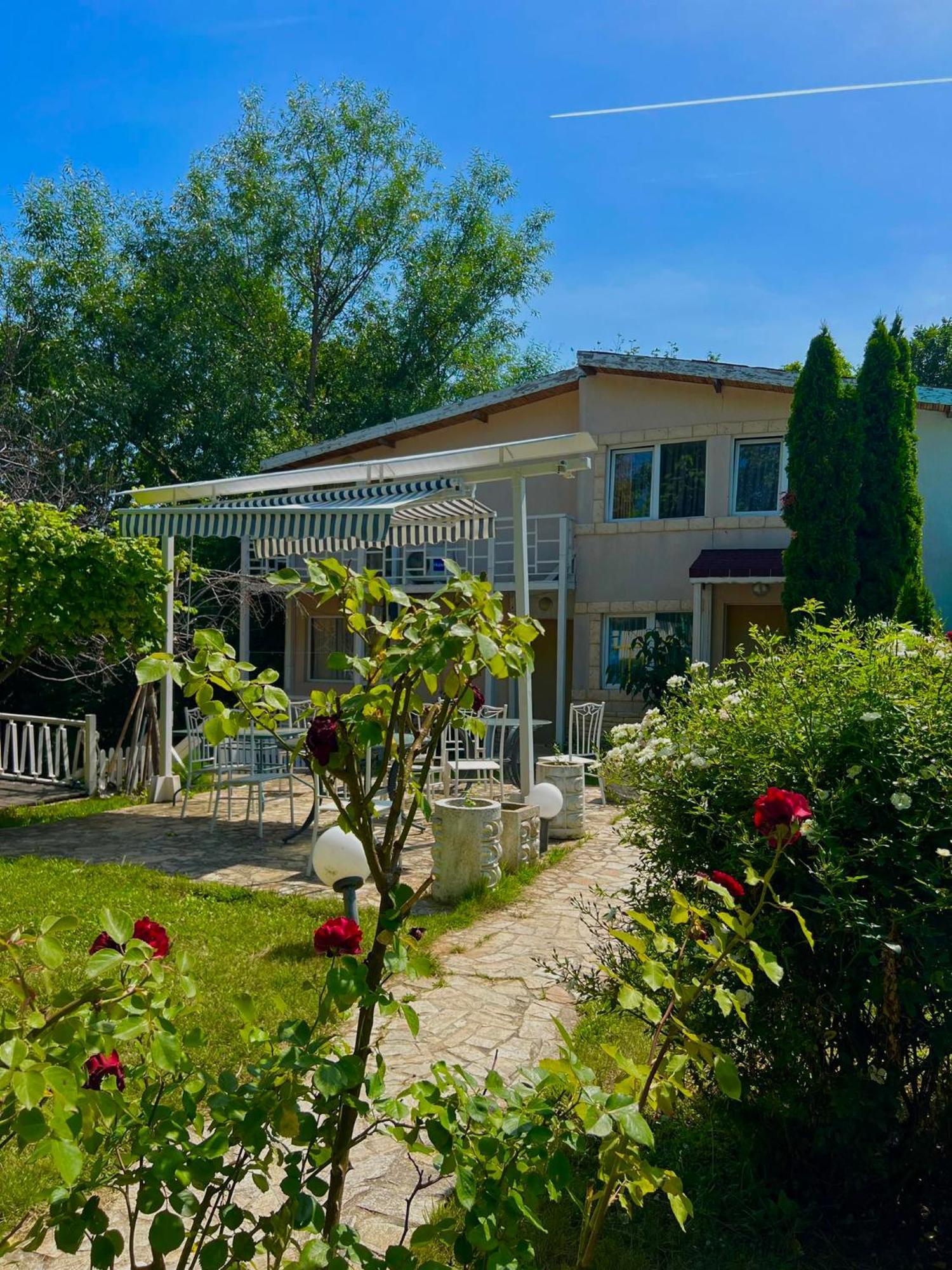 Apartments Devora 1 & Bar & Restaurant Varna ภายนอก รูปภาพ